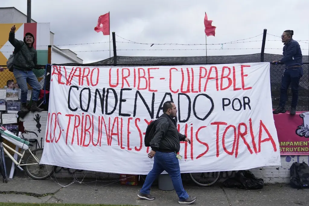 Álvaro Uribe condenado a 12 años de prisión domiciliaria
