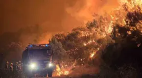Arden incendios forestales en España y Portugal