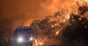 Arden incendios forestales en España y Portugal