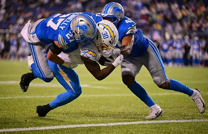 Chargers aplastan a Lions en el juego del Salón de la Fama