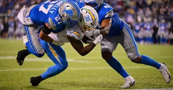 Chargers aplastan a Lions en el juego del Salón de la Fama