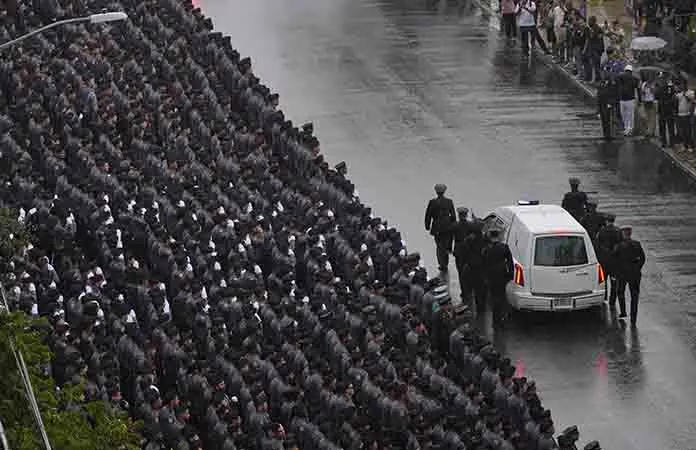 Honran al oficial de la policía de NY abatido