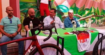Invitan al evento Reto Paredes