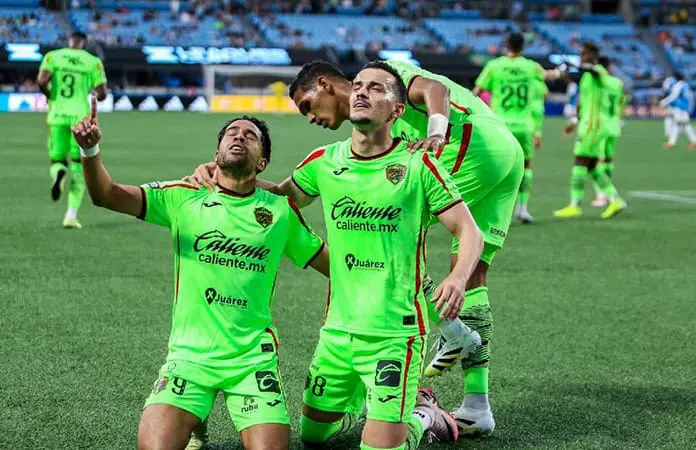 Juárez se hace pesar y apalea al Charlotte