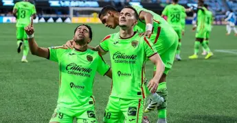 Juárez se hace pesar y apalea al Charlotte