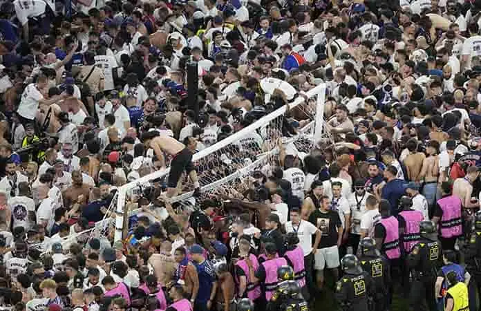 PSG es multado por conducta de hinchas