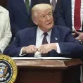 Trump eleva aranceles a Canadá del 25 al 35%