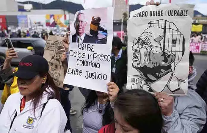 Dan doce años de prisión a Uribe