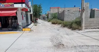Limpian calles de la zona urbana