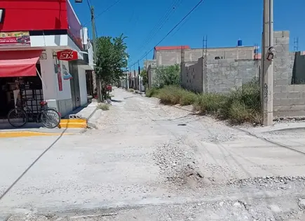 Limpian calles de la zona urbana