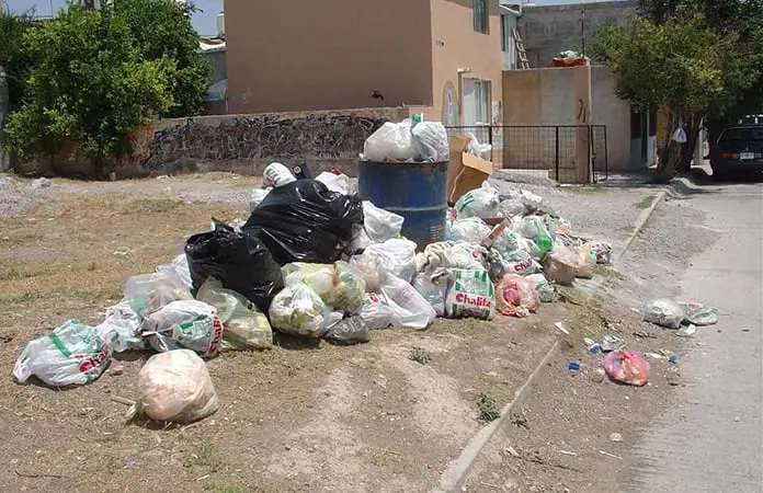 Prevén sanciones por generar basura en predios