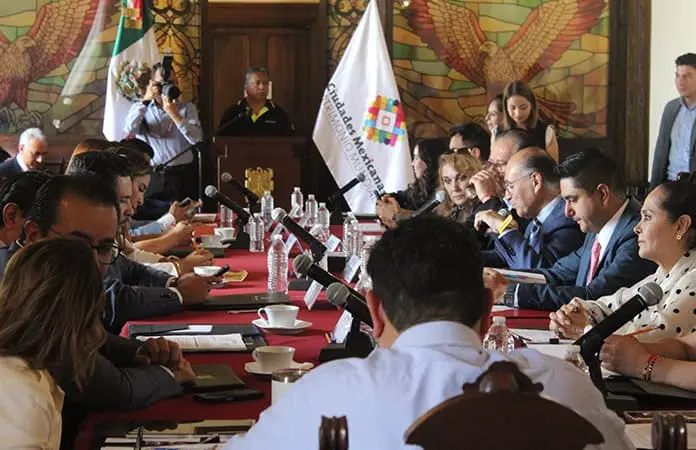 Cabildo avala alza salarial escalonada