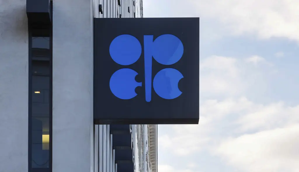 OPEP+ acuerda aumentar producción de petróleo en septiembre