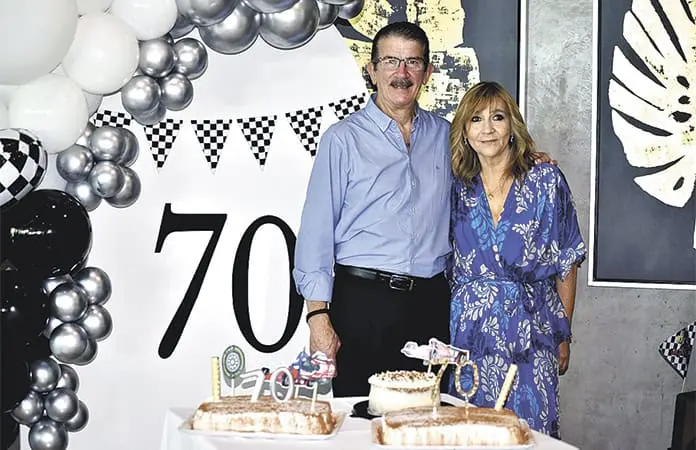 CUMPLE 70 AÑOS; CELEBRA EN GRANDE
