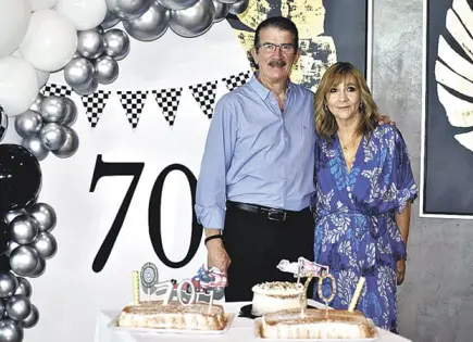 CUMPLE 70 AÑOS; CELEBRA EN GRANDE
