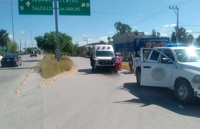 Motociclista choca contra auto y muere
