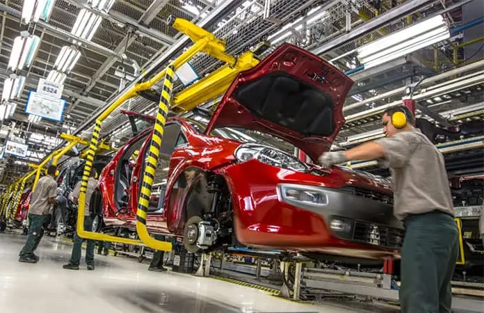 Precio de automóviles sube en México