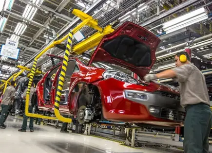 Precio de automóviles sube en México