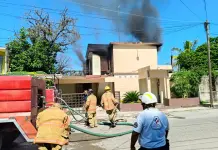 Vecinos alertan incendio en vivienda de Ciudad Valles