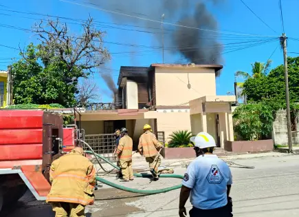 Vecinos alertan incendio en vivienda de Ciudad Valles