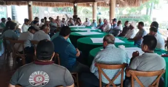 Frente Común de cañeros busca apoyo para recuperar precio del azúcar en México