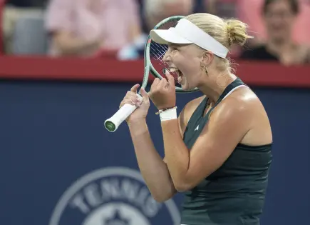 Clara Tauson sorprende al vencer a la campeona de Wimbledon en Montreal