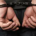 Arrestan a presuntos ladrones de vehículos