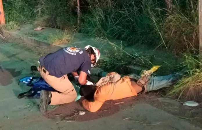 Derrapa motociclista y fallece