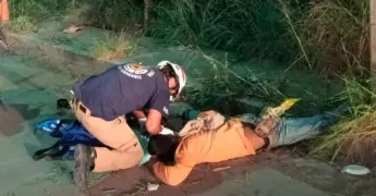Derrapa motociclista y fallece