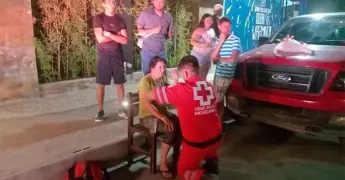 Motociclista atropella a una mujer y huye