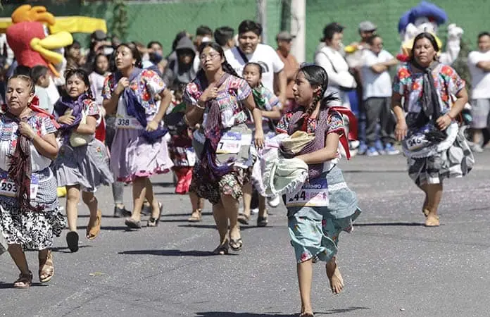 Mujeres honran la tortilla