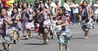 Mujeres honran la tortilla