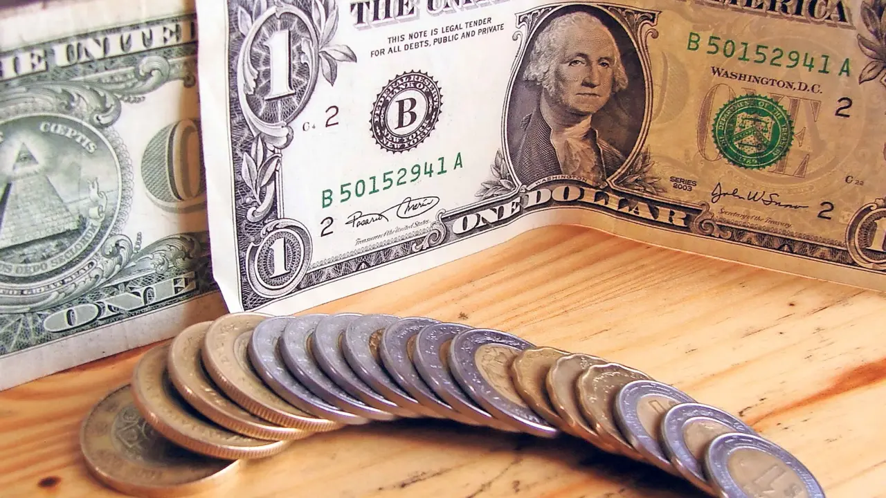 Dólar concluye alrededor de 18.90 pesos