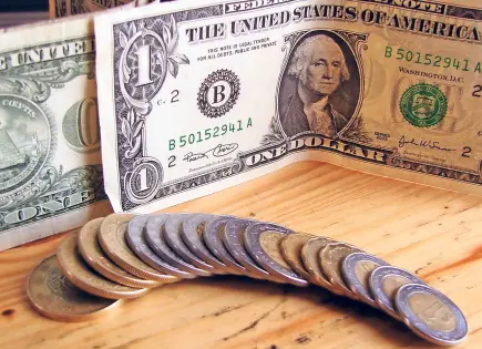 Dólar concluye alrededor de 18.90 pesos