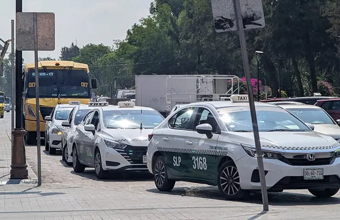 SCT culpa al Ayuntamiento por caos de taxis