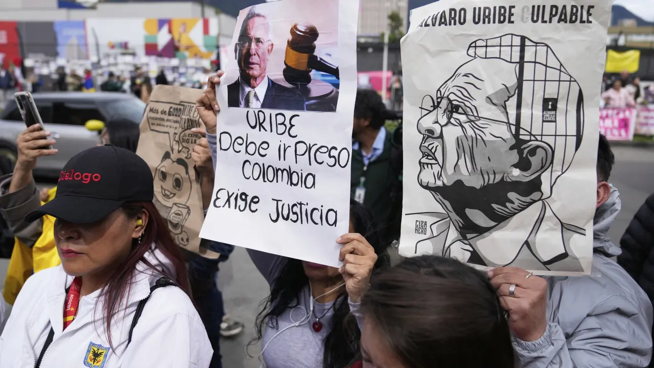 Álvaro Uribe en Arresto Domiciliario por Caso de Soborno