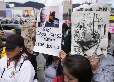 Álvaro Uribe en Arresto Domiciliario por Caso de Soborno