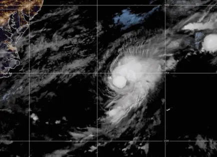 Tormenta tropical Henriette se forma en Pacífico y Dexter en Atlántico