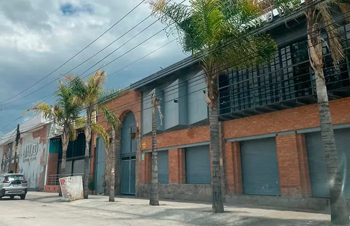 Cierra "Épocas" en avenida Himalaya