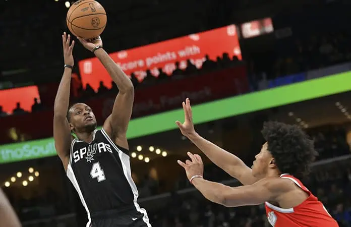 De’Aaron Fox sigue con Spurs