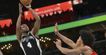 De´Aaron Fox sigue con Spurs
