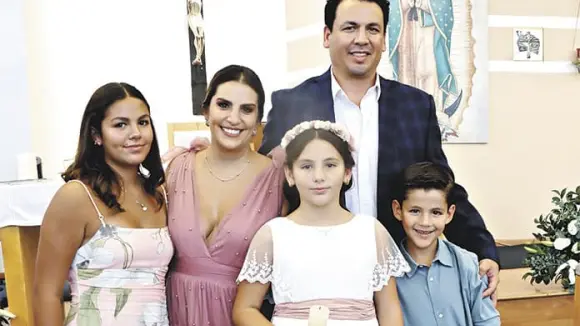 EUGENIA RECIBE LA COMUNIÓN