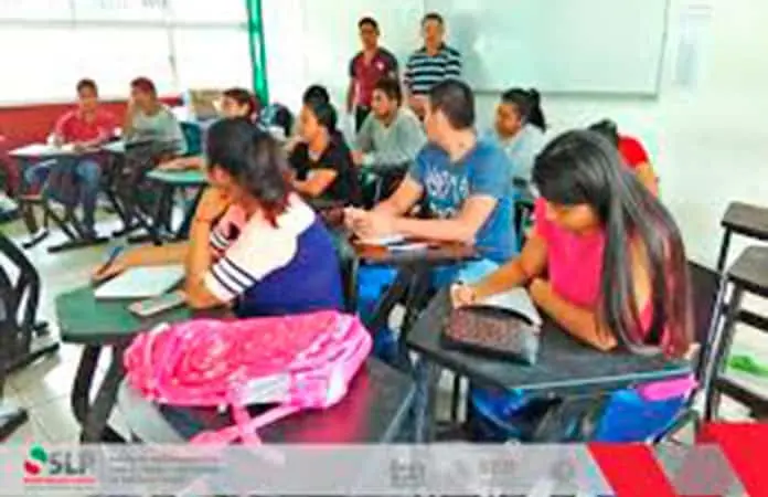 Invitan a jóvenes a un curso de computación