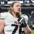 Kaleb McGary sigue con Falcons