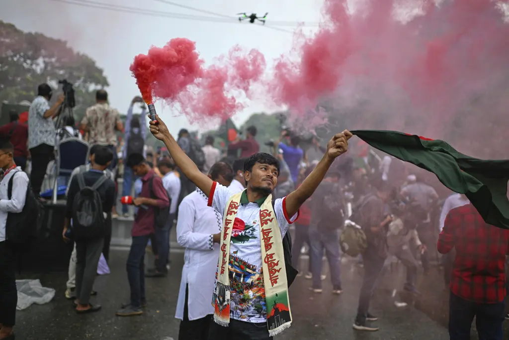 Muhammad Yunus anuncia elecciones parlamentarias en Bangladesh para febrero