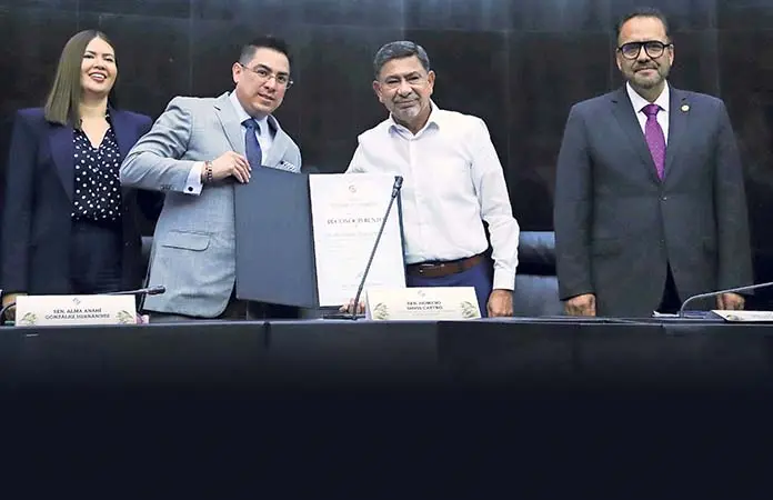 Senado reconoció a Alex Tonatiuh
