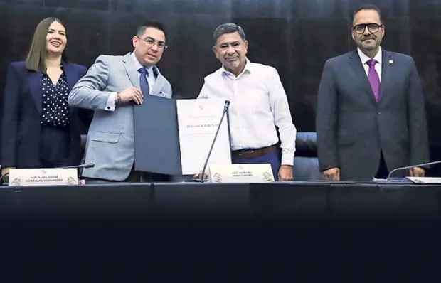 Senado reconoció a Alex Tonatiuh