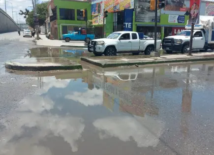 Se quejan por brote de aguas negras en Gálvez y carretera a Rioverde