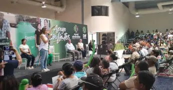 Ausencia de David Medina marca evento de Ruth González en Ciudad Valles
