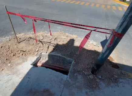 Bloquea CFE rampa de personas con discapacidad en puente Carlomagno
